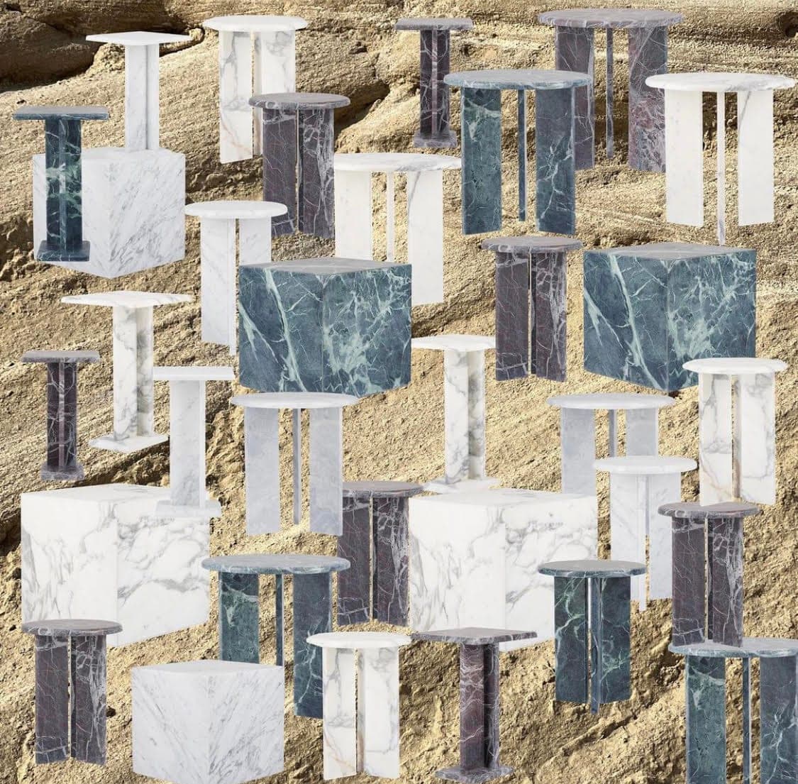 Composition de tables et blocs en marbre blanc, vert et bordeaux, sur un fond de roche